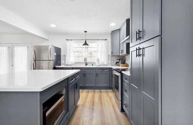 15 Min From Airport With 3 King Beds + Game Room!