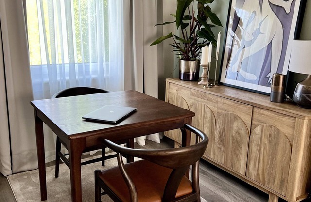 15 min to City Center! Cozy flat in house.