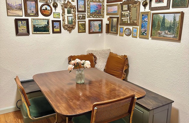 15 mins from the city & mountains! 420 & dog friendly