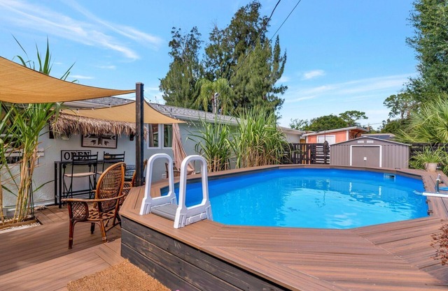 15 Mins to the Beach + Private Pool/Luxe Largo Home – Book Now!