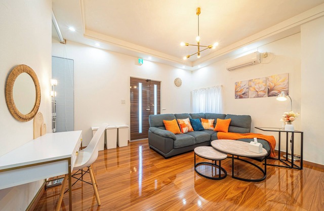 15 minutes drive to Disney! 25 min. from Shinjuku/11 min. from Akihabara, conveniently located near the airport, and a house with unlimited anime viewing, children are welcome.