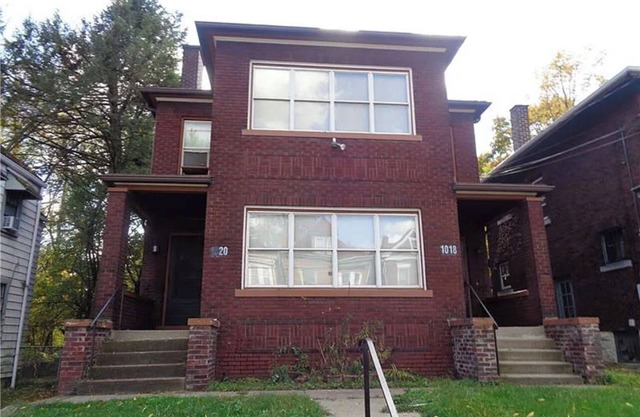 15 minutes from Downtown, PNC Park, 5 minutes from Monroeville