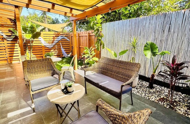 15 minutes from the Beach!