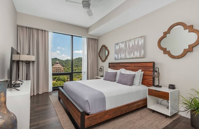 15% OFF - Arras Altitude Adjustment | 10th floor Luxury Condo in Downtown, Amazing Views