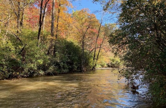 150 Little River Retreat