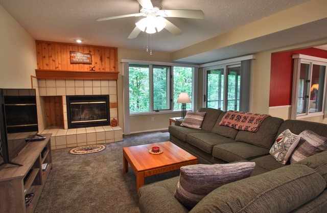 1500 Sq Ft Trout Creek Condo 77 - 2 Bdrms, 2 Baths.