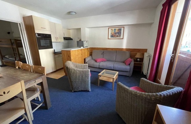 150m from ski slopes, 1st floor, view resort, fitness, swimming pool, sauna, balcony, tv, ski locker