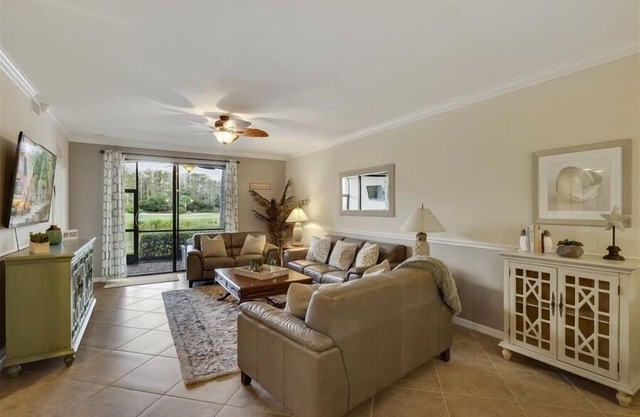 1512 Bonita National Condo