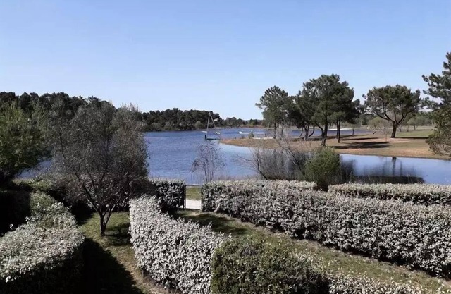 155 - Charming Hourtinais apartment with lake view