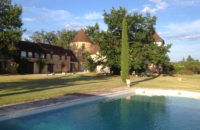 15min SARLAT MANOIR with SWIMMING POOL 7Cb-7sb, WIFI + HOUSEHOLD INCLUDED