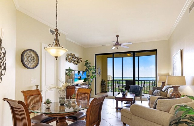 15th floor penthouse overlooking river