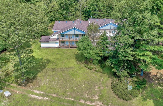 16 Bedroom 20 Bathroom Mansion with Indoor Pool