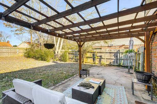 17 Mi to Dtwn Memphis Townhome with Fenced Yard!