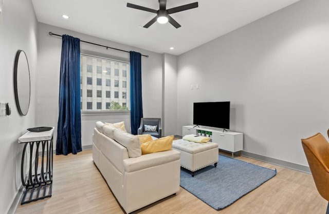 175 LEX - Spacious Two Bedroom - Near Rupp Arena!