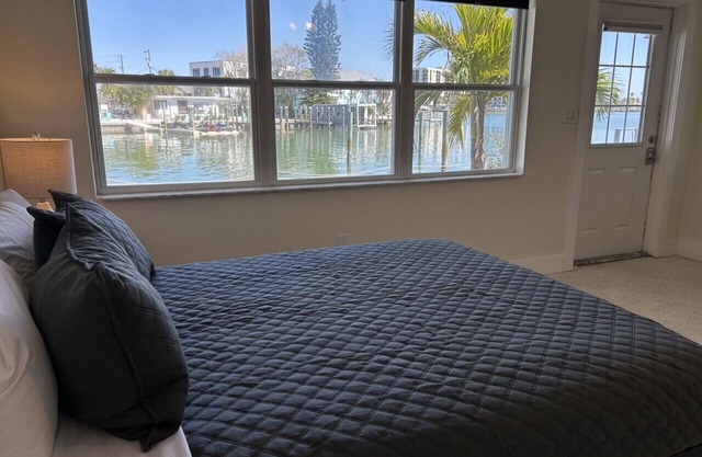 18 · Bay Front Apartment 18