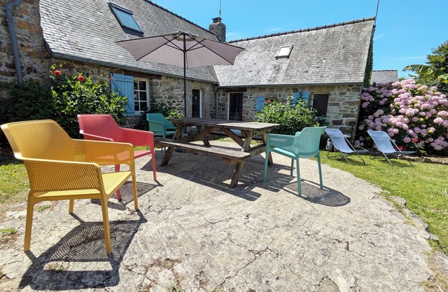 18 th century Cottage house close to the beach