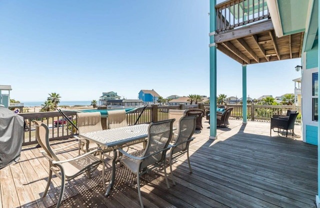 180 Degree Water Views, Huge Sunrise Deck!