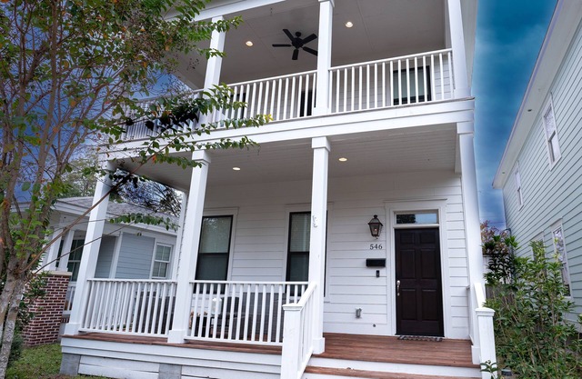1804ft-A/C-King-W/D-Backyard-5min>Forsyth park