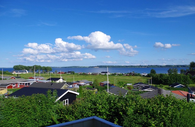 180° sea view, close to the beach, 6 pers./3 rooms, WLAN, all year round, fenced garden