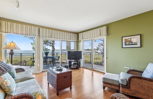 1831 Beachside Tennis ~ Wrap Around Balcony Overlooking Calibogue Sound