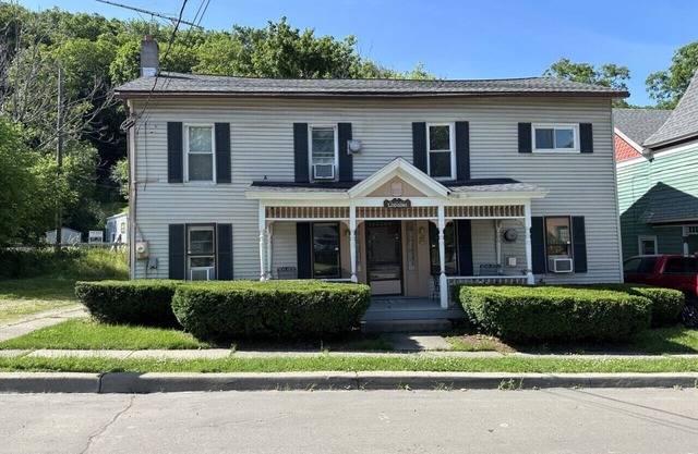 1835 House Upper unit