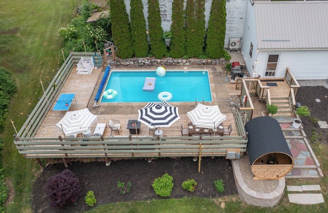1840 Meredith Farmhouse w Outdoor Pool & Sauna