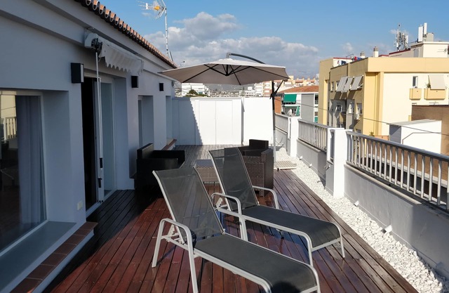 185m2 penthouse 4 minutes from the beach, with a large terrace in a pedestrian area.