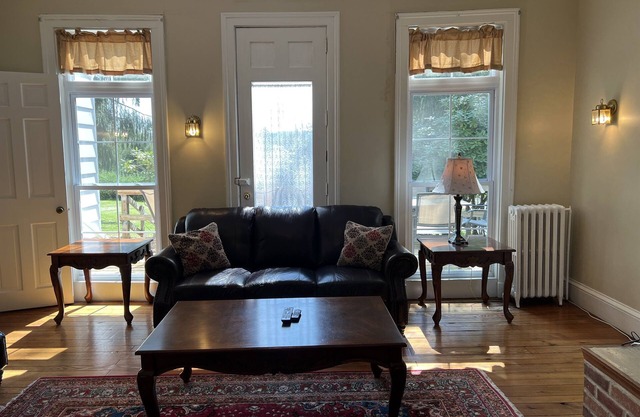 1860 Spencer House - 6 bedroom/6 bath home, 10 minutes to Dreams Park