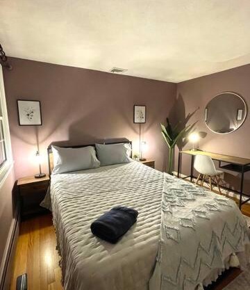 #19 ROOM IN THE HOUSE Lovely Gorgeous Room in Heart of Waltham!!