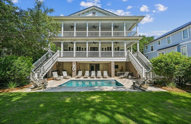 19 Sand Dollar, Luxury 2nd Row Home, Chefs Kitchen, Pool, Free Golf