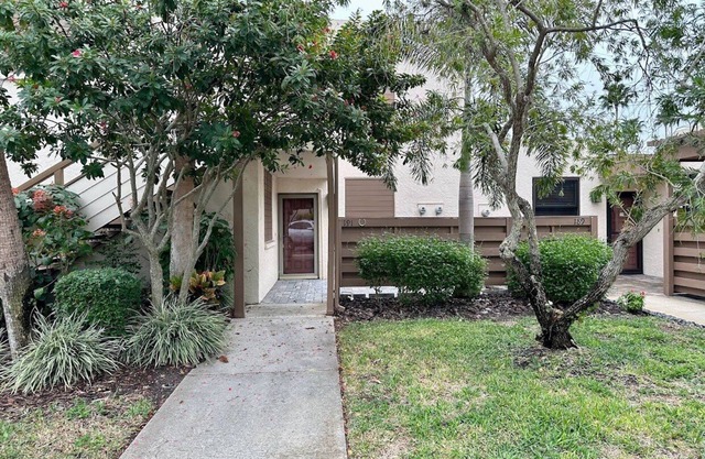 191 Pineneedle Drive- Bradenton- Ground level Condo-2 Bedroom/2 Bath,.
