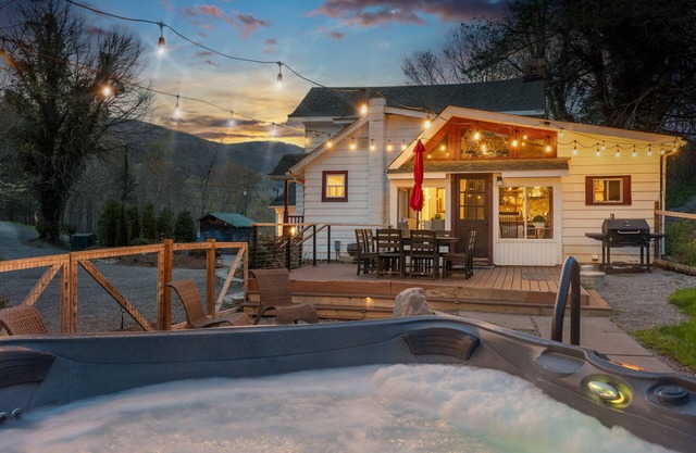 1910 Asheville Gem - Mountain Views w/Hot Tub