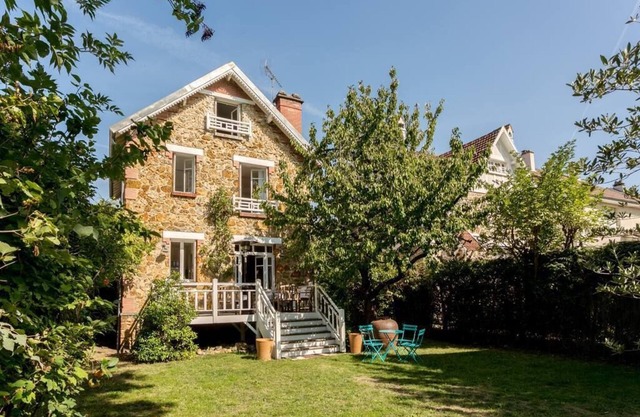 1920 Renovated Family Home & Large Garden /Near Paris & British School/Luxury