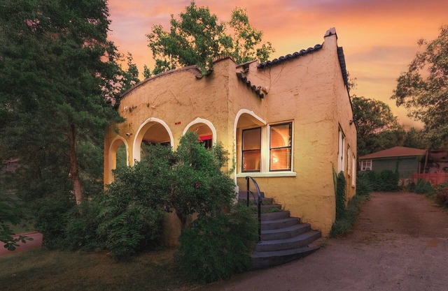 1925 Charming Cozy Casita