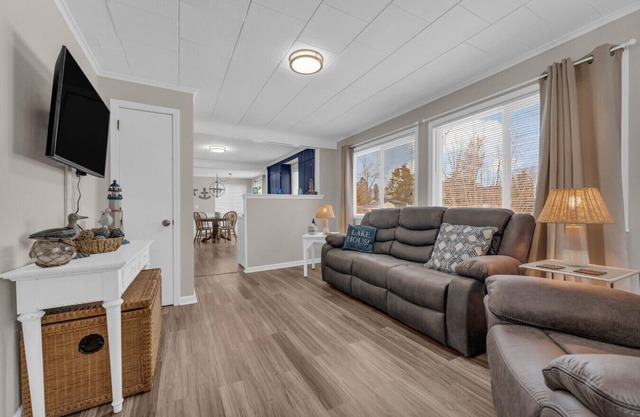1954 Oar House - Cozy Beach Home w Beach Access!