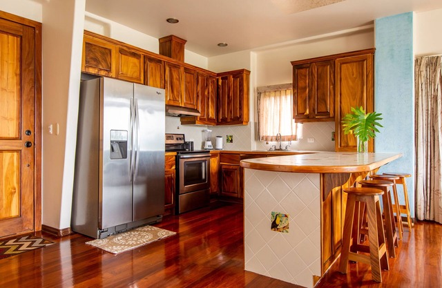 1B/1Den CONDO SUITE with BREATHTAKING LAKE VIEWS
