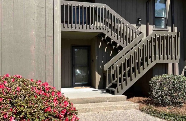 1bd/1ba second floor condo walking distance to PCC Clubhouse and The Cradle