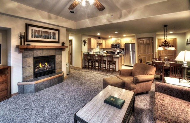 1BD Grand Timber Ski-in/Ski-Out Snowflake Lift. Garage. Shuttle. Spa Tub.