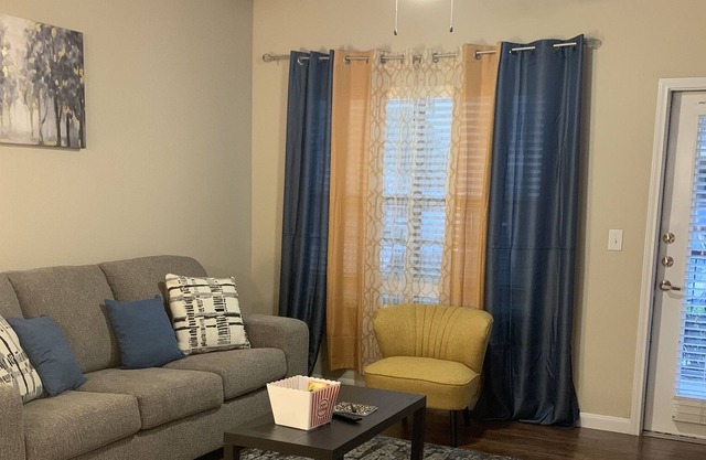1bdr near the RIM. Cozy bed and spa bath