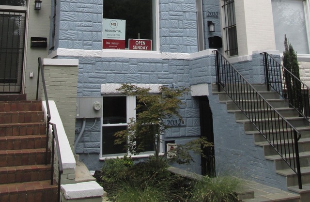 1br-1ba Quiet Street in Bloomingdale NW-Blocks from Metro, Shops and Parks.