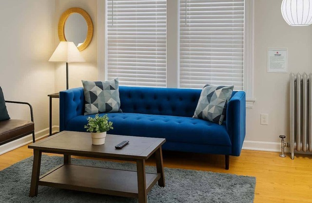 1BR Apartment in Rogers Park