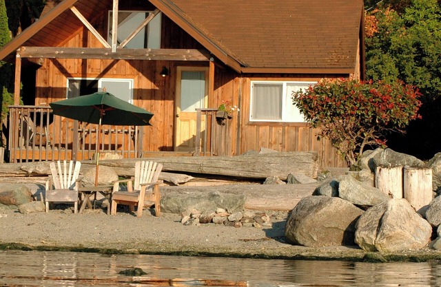1BR Beachfront Cabin directly on world class west-facing beach!