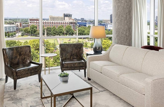1br Deluxe Condo Big City Adventures Await!