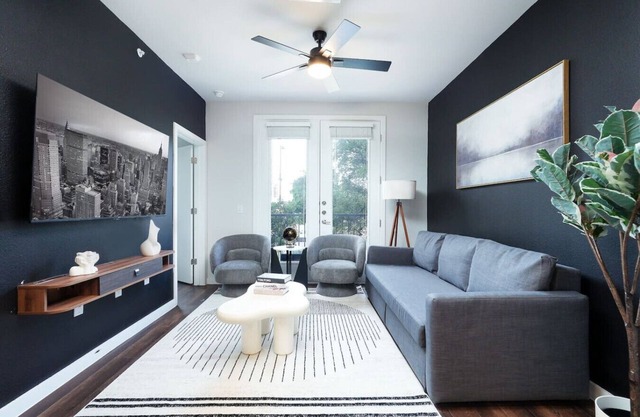 1BR Escape-w/Parking, Near Riverwalk & Conv Ctr