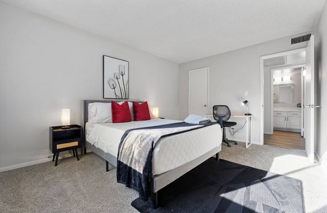 1BR/Pool/Gym/1 Mi To Banner Hospital