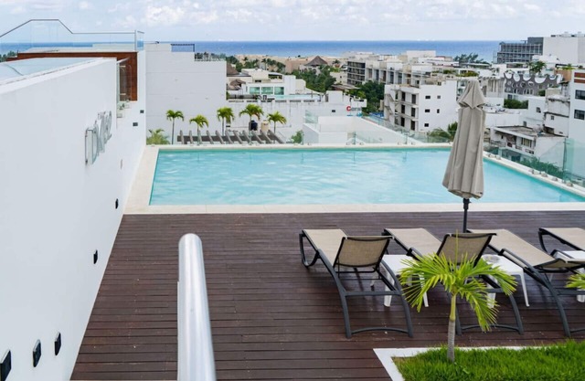 1BR Sea view Rooftop with Jacuzzi and pool