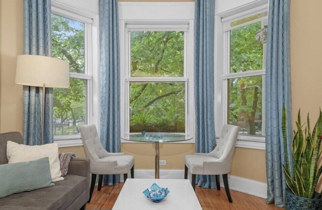 1F Chicago's Little italy Graystone nearDowntown