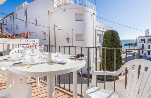 1MARS 01 - Simple 3 bedroom apartment located on the seafront of the beach of Llafranc