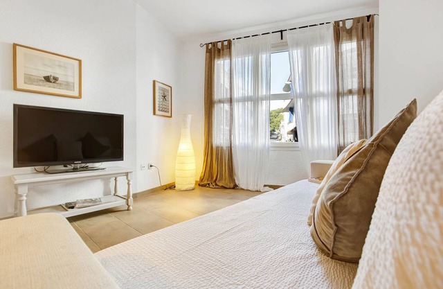 1MART 01 - Small renovated studio located just 50 m from thel beach of Llafranc
