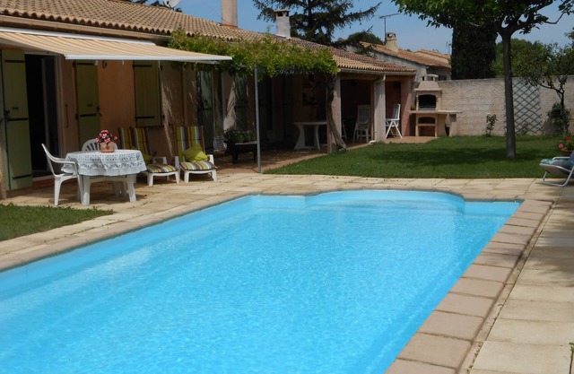 1private room with double bed (180) and one with small bed (90)
